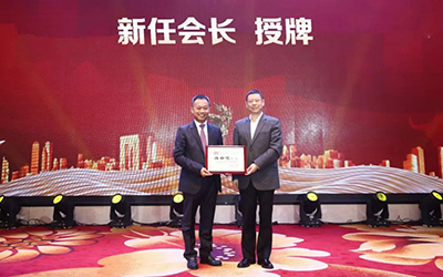 热烈祝贺东大洋集团薛命侬董事长当选为深圳市“龙企两会”第四届会长！